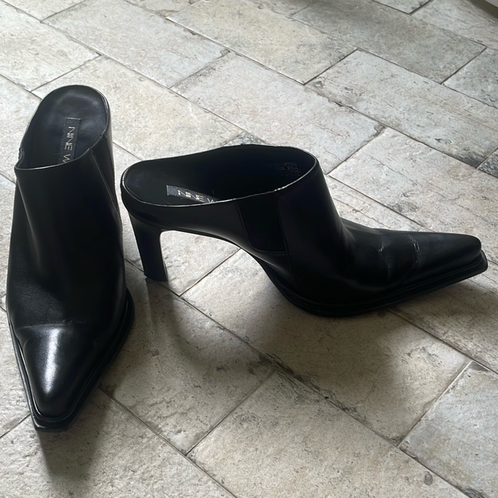 Nine West vintage Elegant Black Leather Women's Mules size 7.5M
